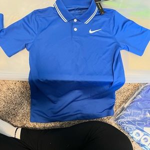 Boys med nike golf polo